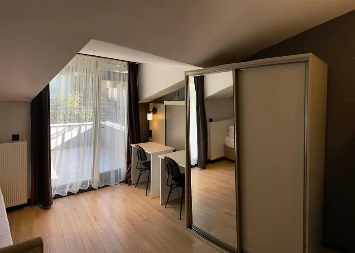 Global Suites Hotel